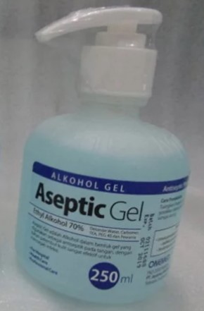 Merawat Car Seat dengan cairan antiseptik