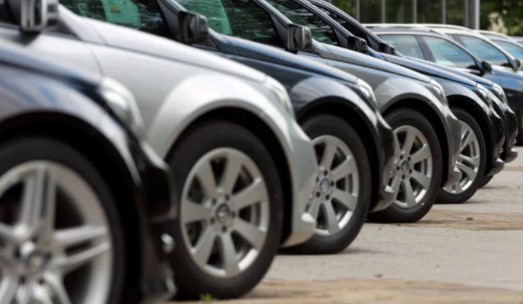 beli mobil baru di dealer