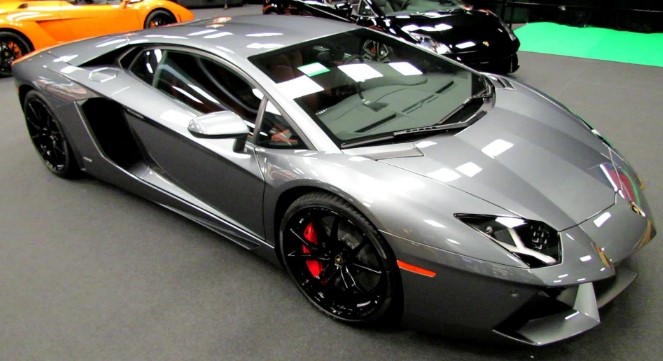 Lamborghini Aventador LP 700-4