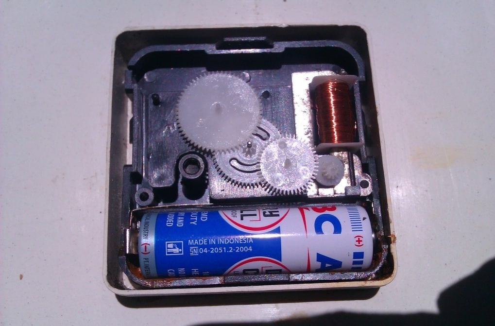 Memperbaiki Jam Dinding Mati (Sumber Gambar: Google)