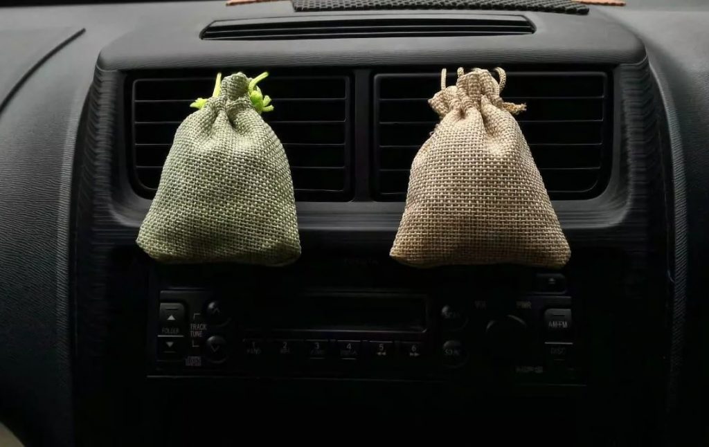 Dampak Pengharum Mobil Pada AC