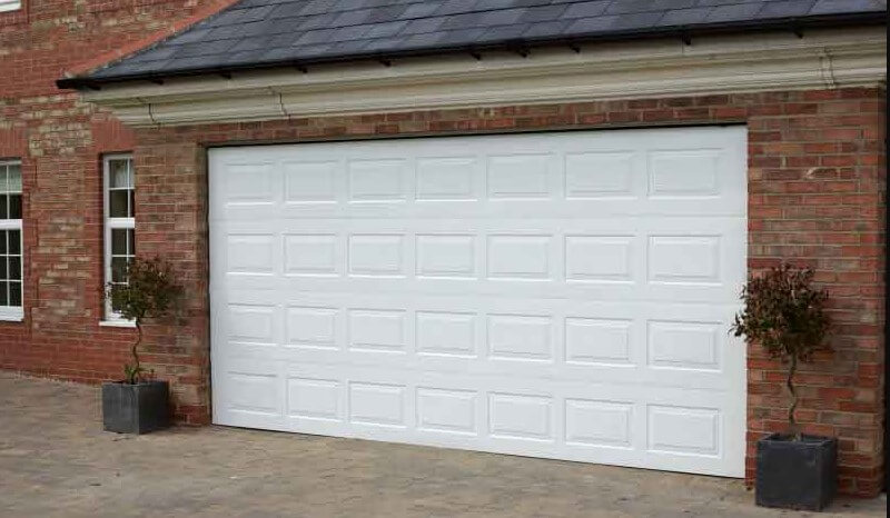 desain pintu garasi minimalis