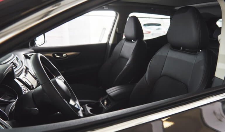 menggunakan car seat