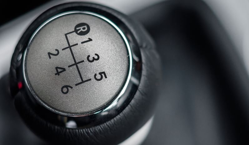 Tips & Trik Belajar Mengemudi Mobil Manual