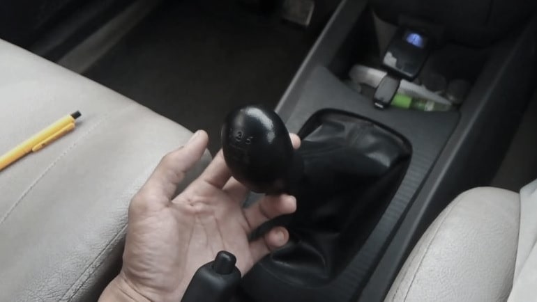 Belajar Mengemudi Mobil Manual