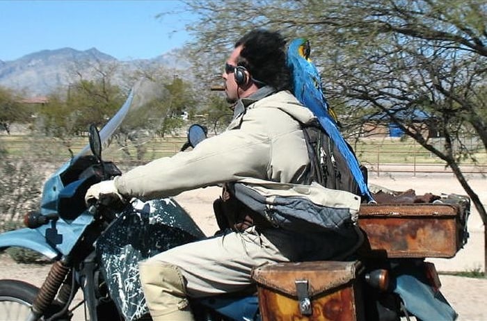 Street Manners: Jangan Memakai Headset