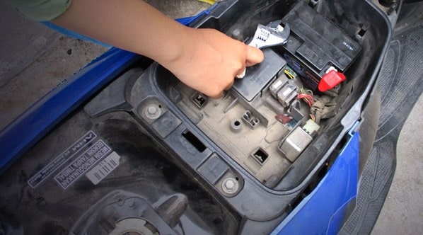 Cara Merawat Aki Kering