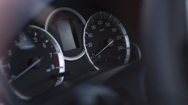 Jarum RPM Mobil Naik Turun