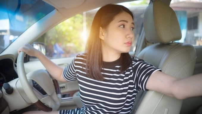 Parkir Mobil Di Tempat Sempit