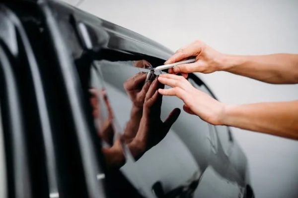 Penyebab Kaca Film Mobil Rusak