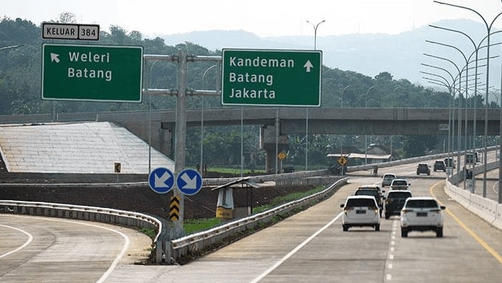 Mengemudi di Jalan Tol