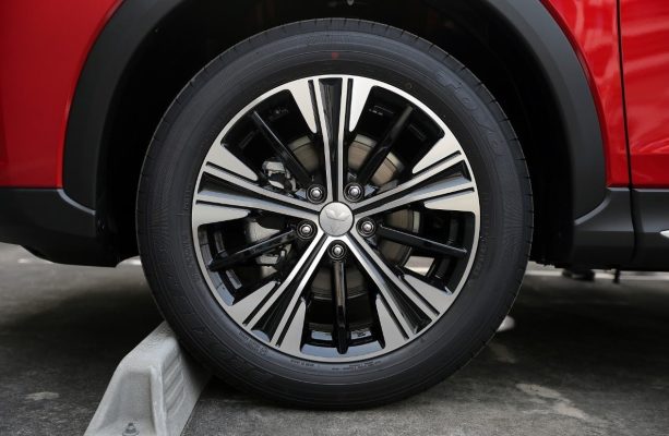 Menjaga Tekanan Angin Pada Ban Mobil