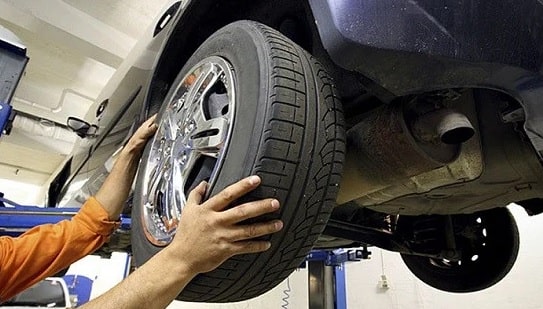 Cek Kondisi Ban Sebelum Musim Hujan