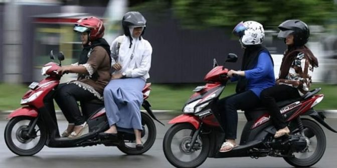 Hal yang di Larang Saat Berboncengan