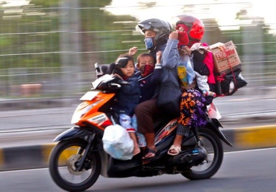 Hal yang di Larang Saat Berboncengan