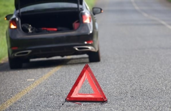 Segitiga Pengaman Mobil